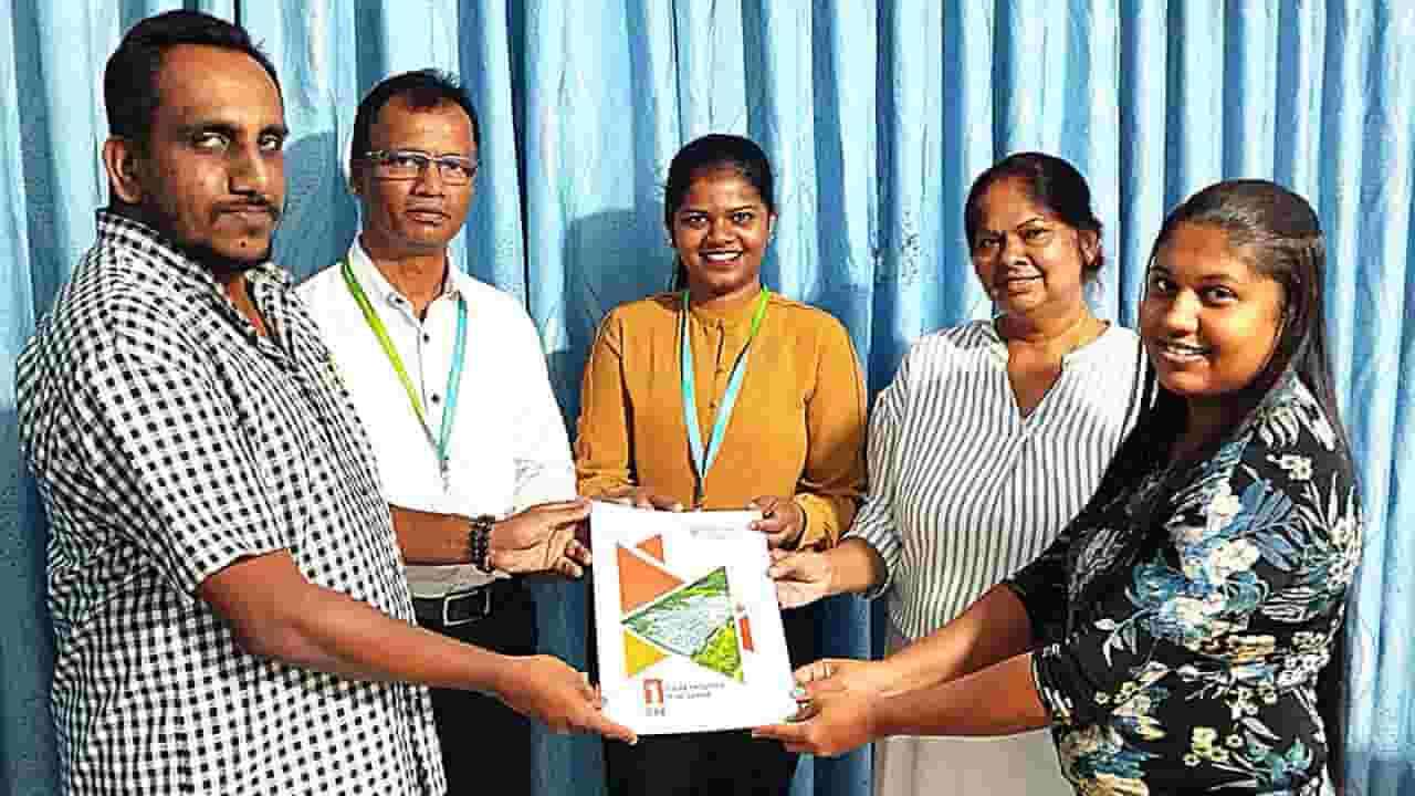 நிலையான நிதி முறையின் கீழ் உள்ள உறுப்பினர்களின் வீட்டு சூரிய சக்தி தேவைக்கான நிதி வசதிகளை வழங்கும் HNB FINANCE PLC