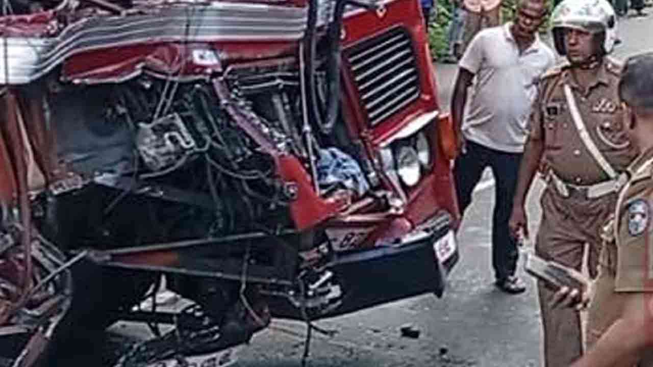 இரத்தினபுரி - கொழும்பு பிரதான வீதியில் கோர விபத்து