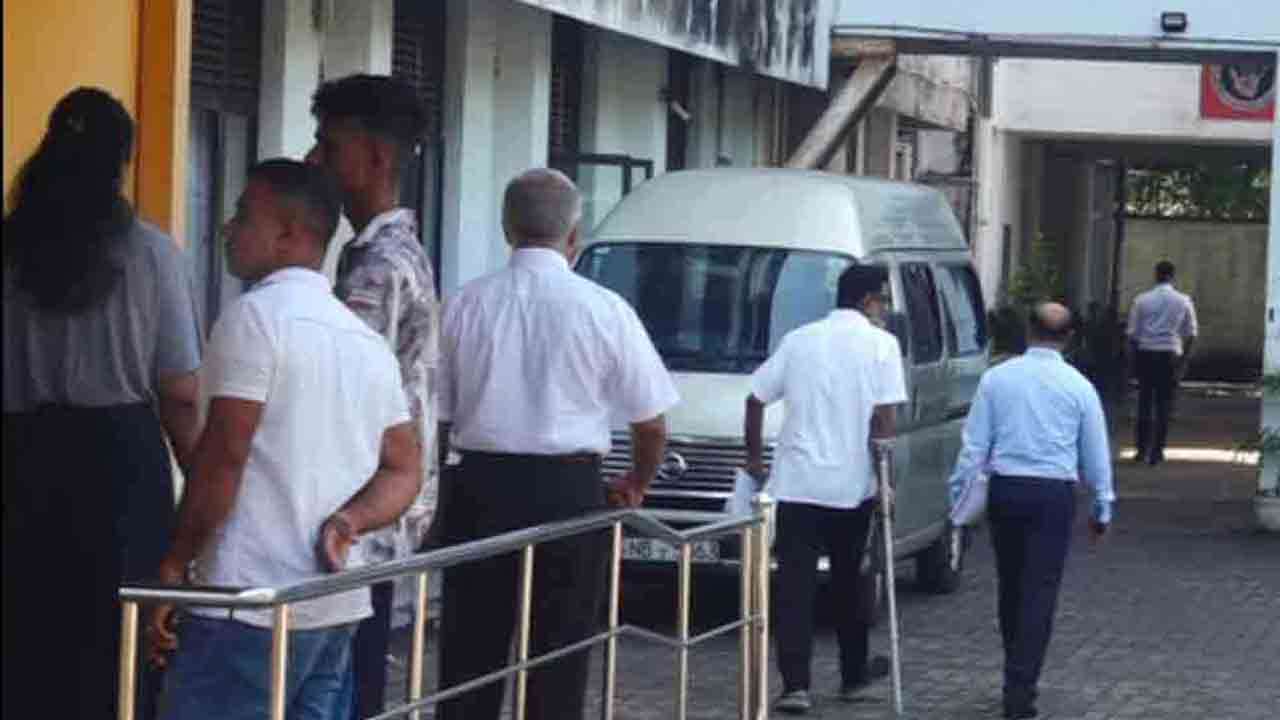 கெஹெலிய, மனைவி மற்றும் மகள் கைது!