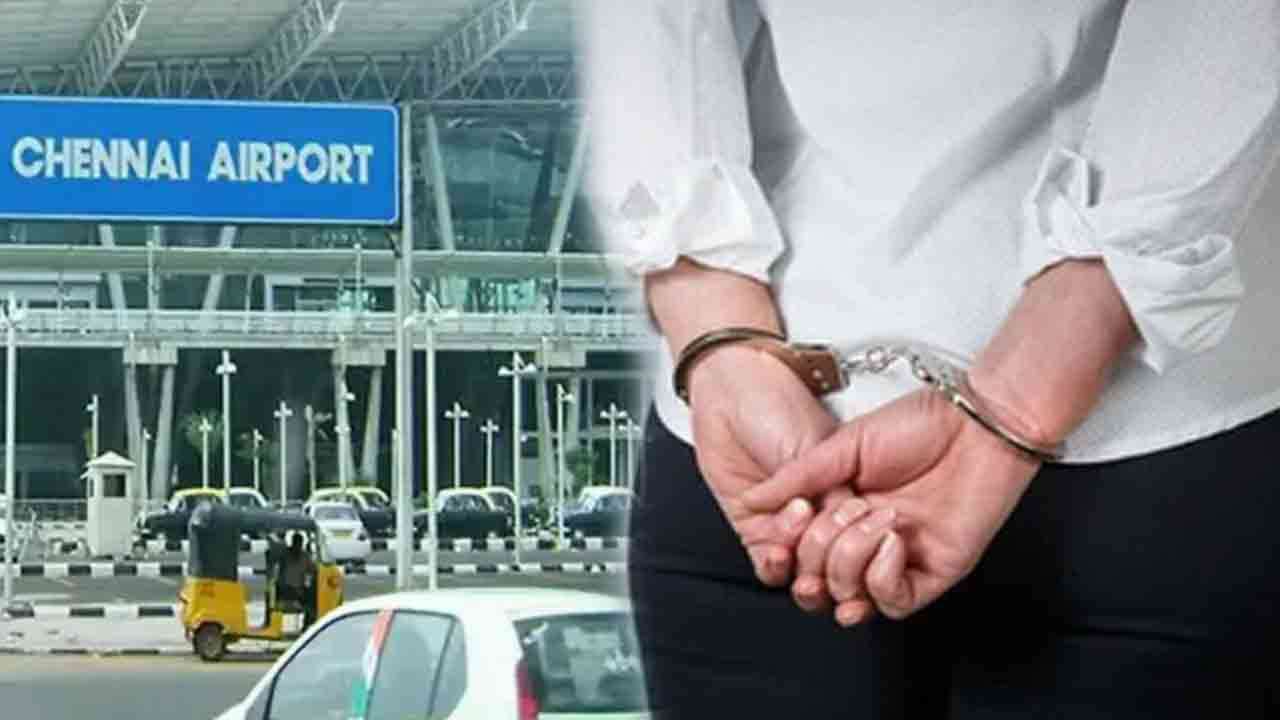 போலி கடவுச்சீட்டுகளுடன் இலங்கையை சேர்ந்த தாய், மகள் கைது!