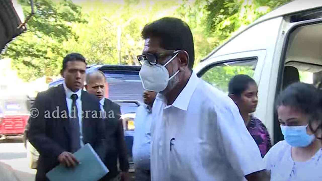 கெஹெலிய, மனைவி மற்றும் மகளுக்கு பிணை வழங்கிய நீதிமன்றம்!