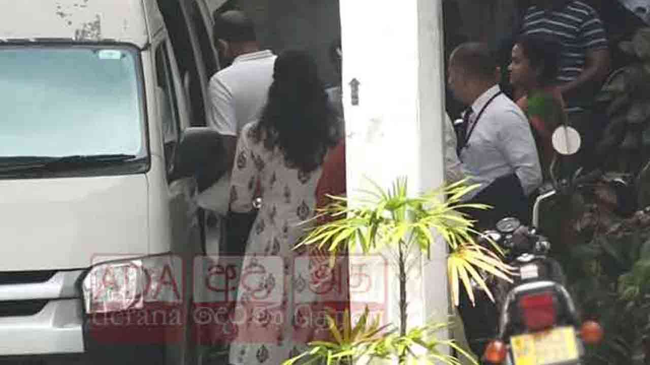 கெஹெலியவின் 2 மகள்கள் மற்றும் மருமகனுக்கு பிணை 