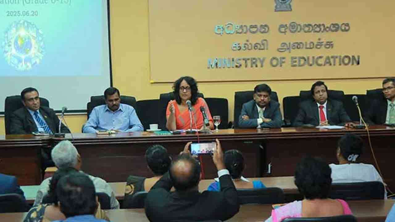 ஆசிரியர் பற்றாக்குறைக்கு தீர்வாக டிஜிட்டல் கற்றலை அறிமுகப்படுத்த அவதானம்