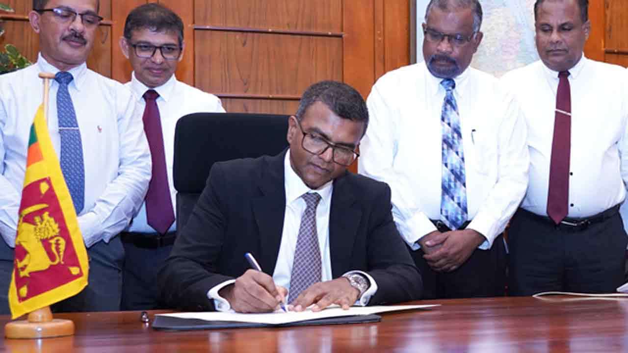 கடமைகளைப் பொறுப்பேற்ற நிதியமைச்சின் புதிய செயலாளர்