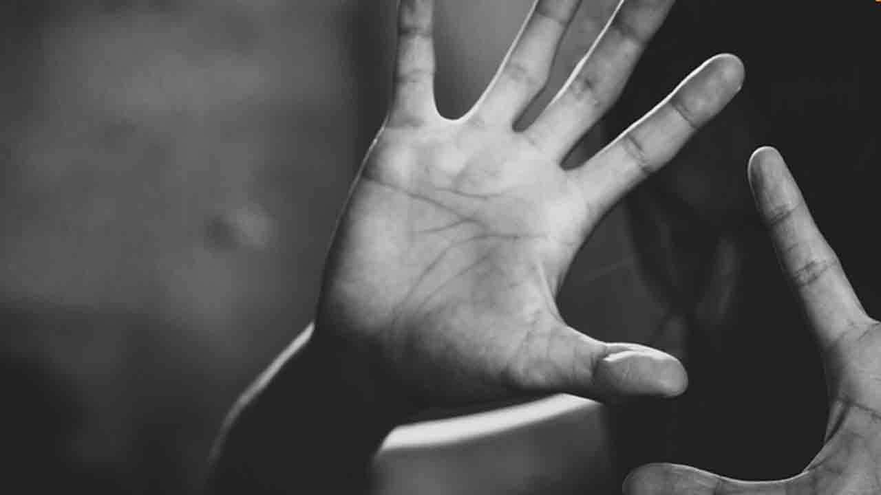 24 மாணவிகளை பாலியல் துஷ்பிரயோகம் செய்த கணித ஆசிரியர்