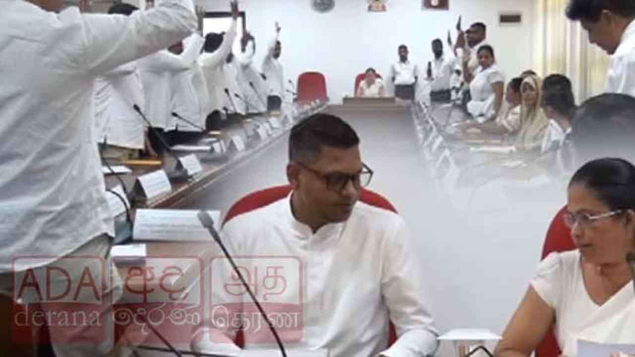 கம்பளை நகர சபை, பெந்தோட்டை பிரதேச சபை SJB வசம்