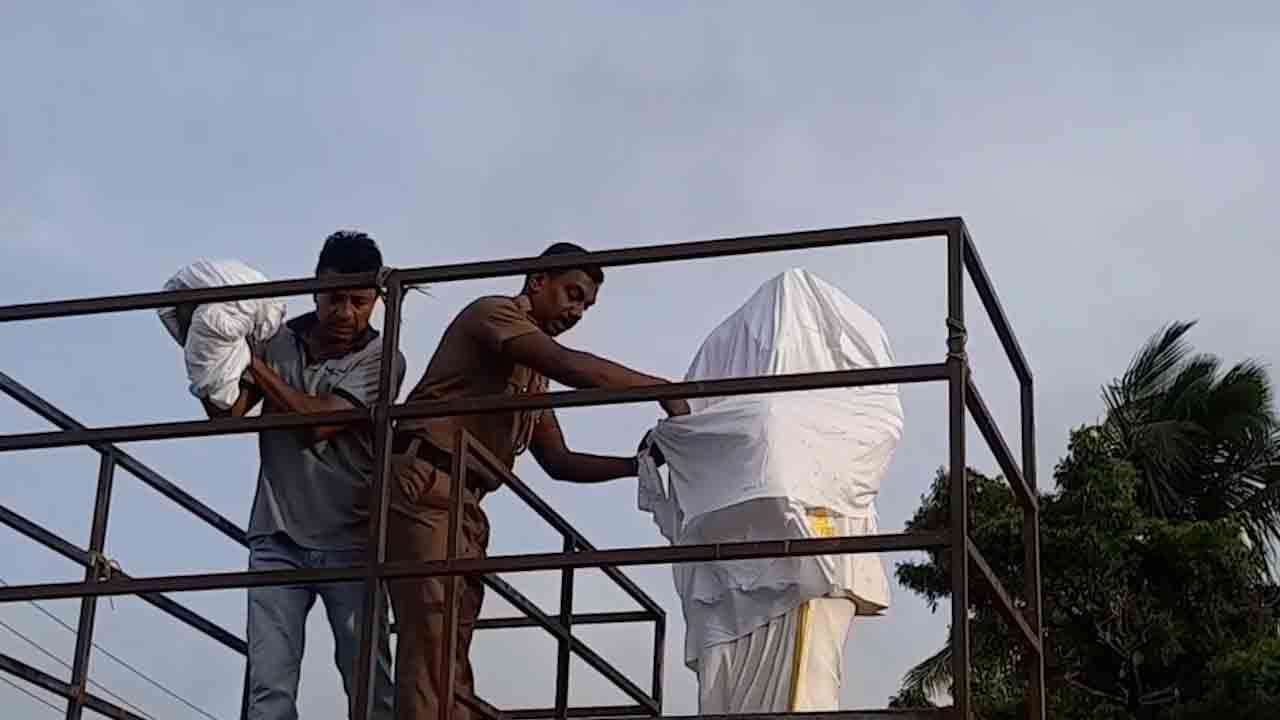 மன்னாரில் தந்தை செல்வாவின் சிலை உடைப்பு