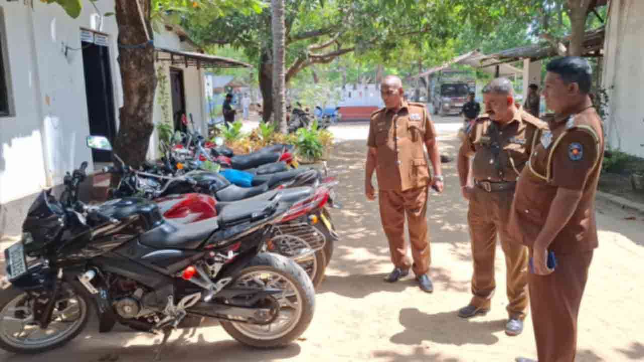 காத்தான்குடியில் அதிரடி சுற்றிவளைப்பு : 9 மோட்டார் சைக்கிள்கள் பறிமுதல்