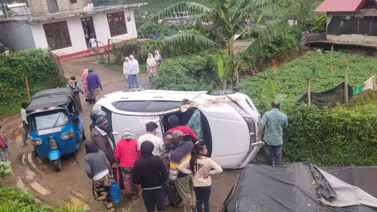 நுவரெலியாவில் கார் குடைசாய்ந்து விபத்து