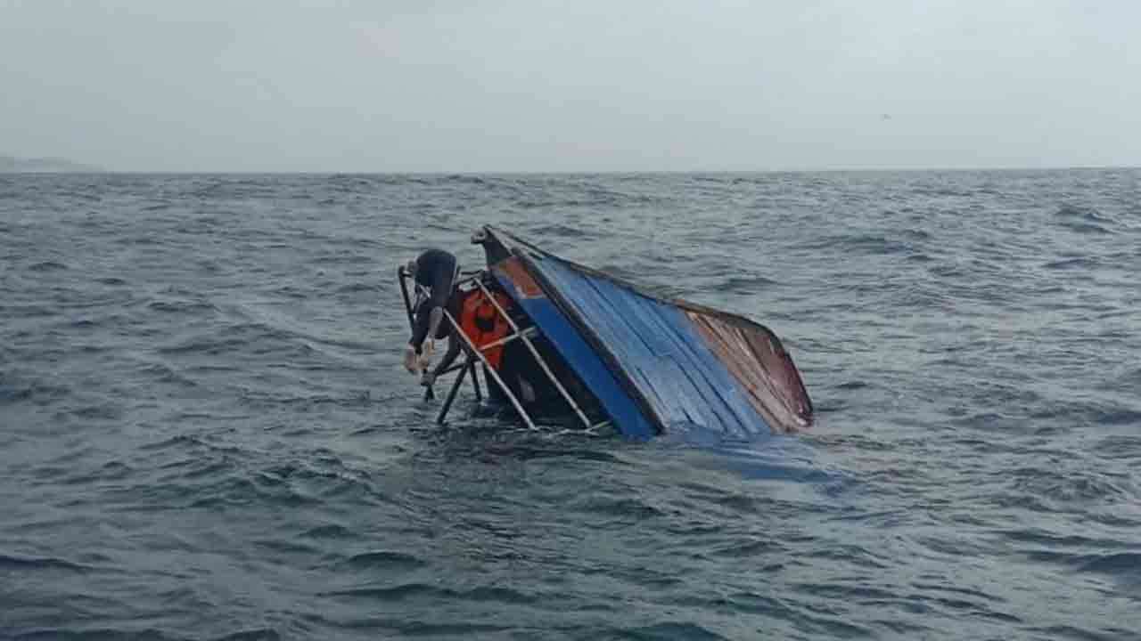 மற்றுமொரு மீன்பிடி படகு விபத்து 