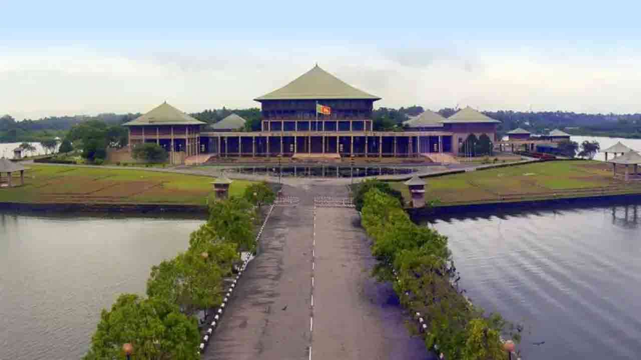 நாளை விசேட பாராளுமன்ற அமர்வு