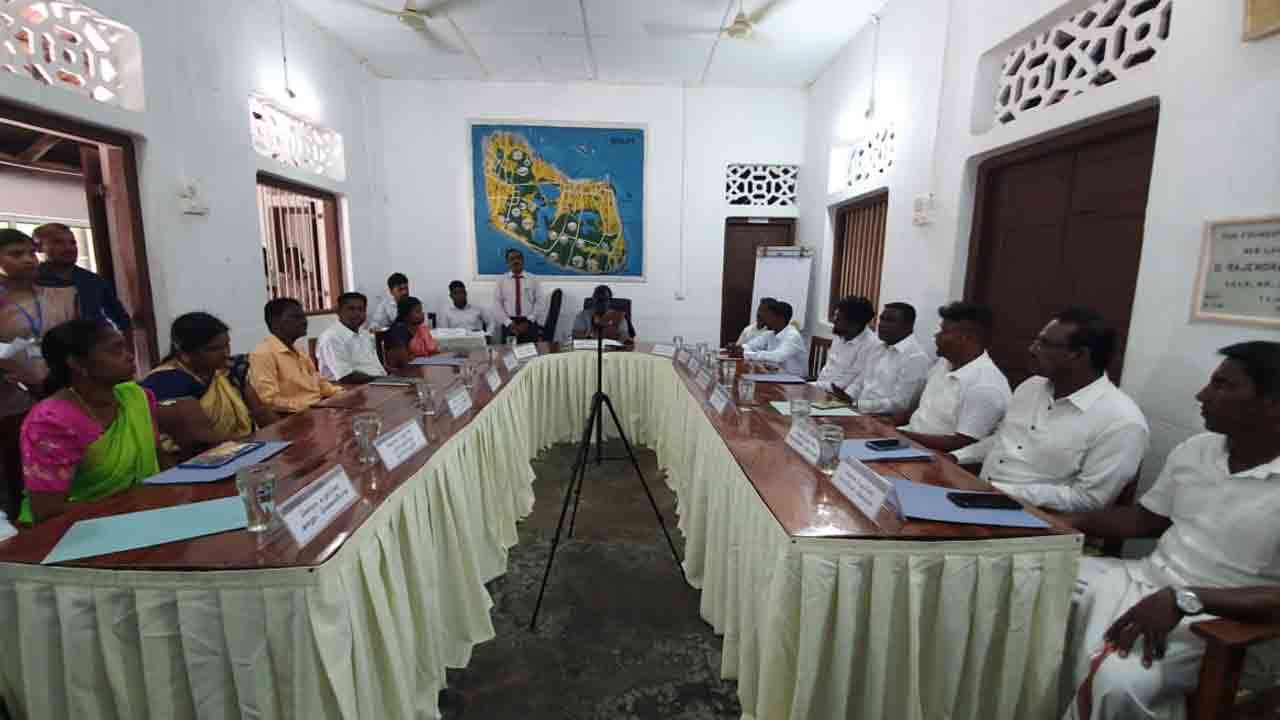 ஏகமனதாக தெரிவு செய்யப்பட்ட நெடுந்தீவு பிரதேச சபை தவிசாளர்