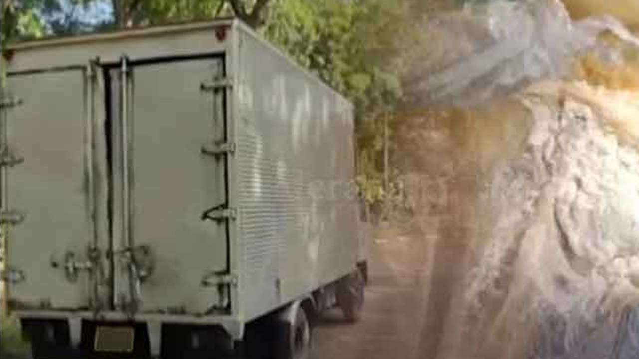 ஹபரணை - திருகோணமலை வீதியில் வெடிபொருட்களுடன் சிக்கிய லொறி!