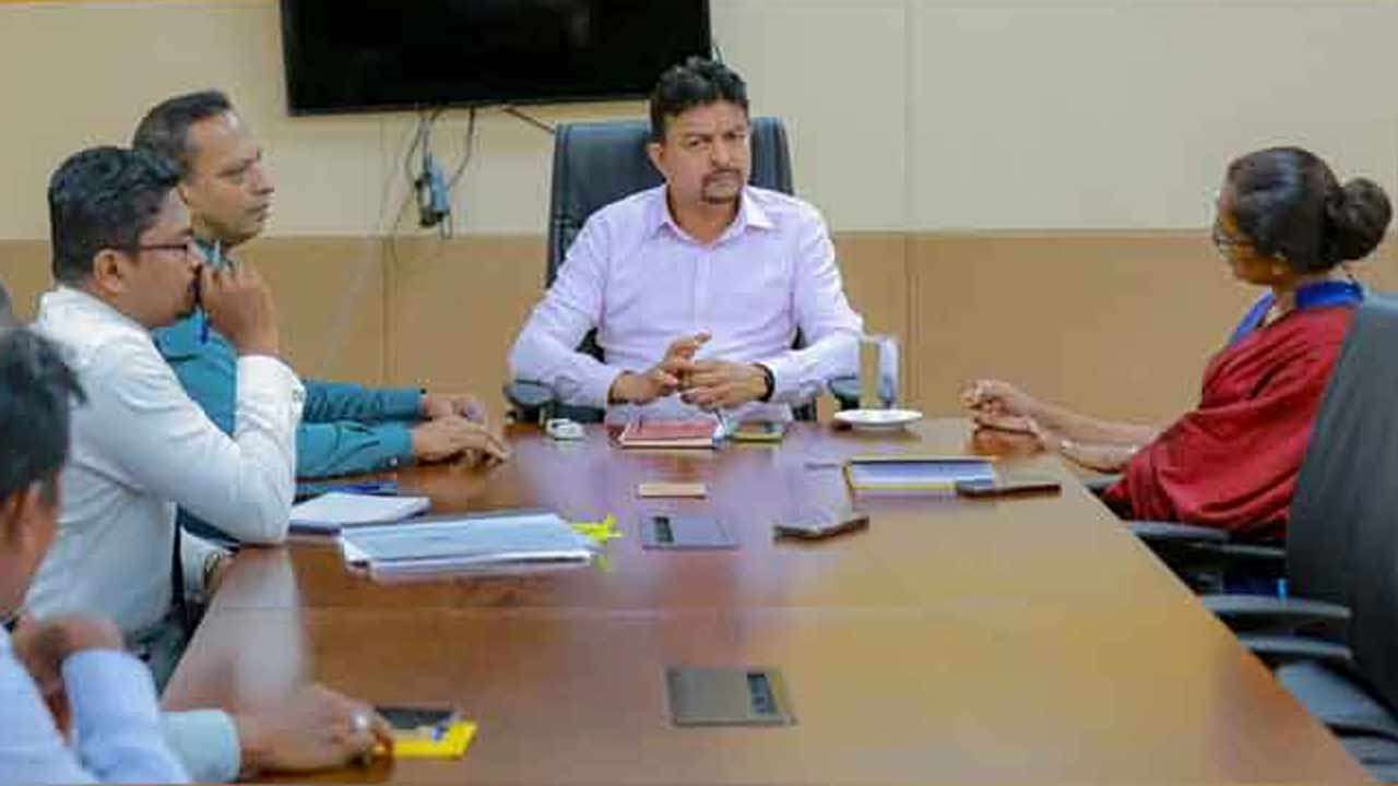 தொழில் அமைச்சர் - தொழிலாளர் அதிகாரிகள் இடையே விசேட சந்திப்பு