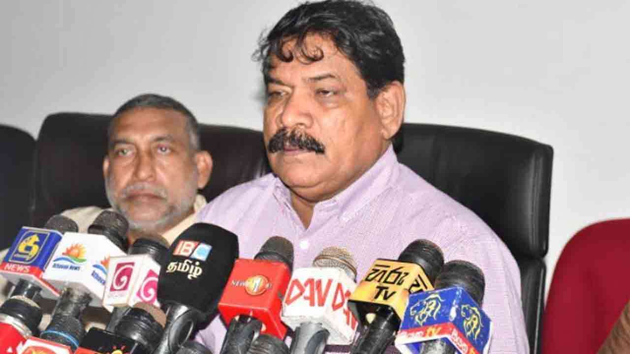 தயவு செய்து எமது கடற்பரப்புக்குள் வரவேண்டாம்