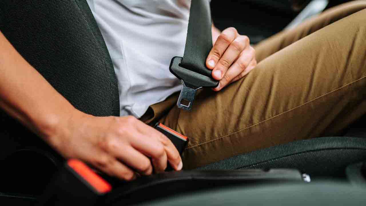 அதிவேக நெடுஞ்சாலையில்  Seat belt அணிவது கட்டாயம்!
