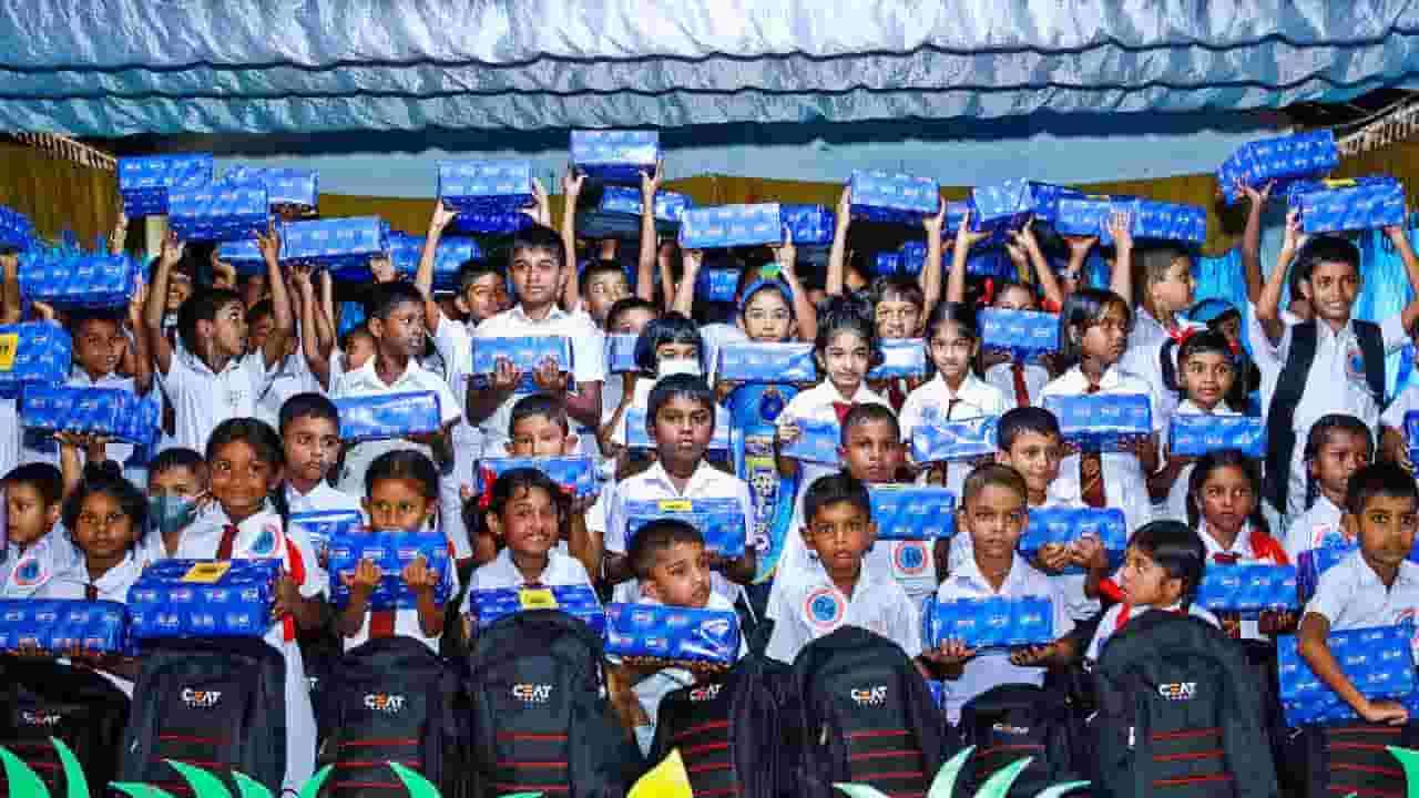 சியெட், இறப்பர் விவசாயிகளின்பிள்ளைகளுக்கு பயனளிக்கும் திட்டத்தில் 6வது பாடசாலைக்கு உதவி வழங்கியது