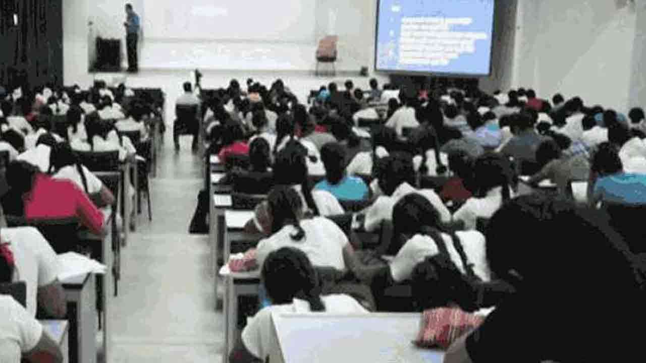 தனியார் வகுப்புகளுக்கு விடுமுறை வழங்க தீர்மானம் நிறைவேற்றம்