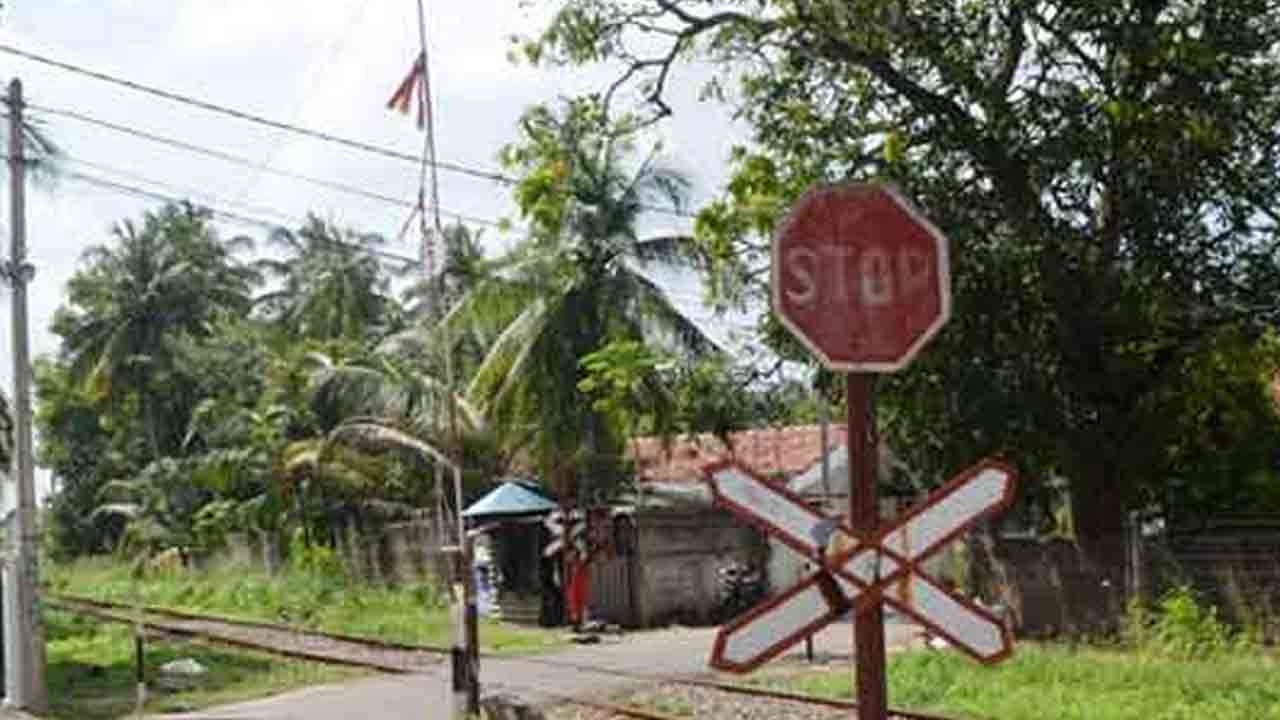 பாதுகாப்பற்ற ரயில் கடவையில் விபத்து - ஸ்தலத்திலேயே ஒருவர் பலி