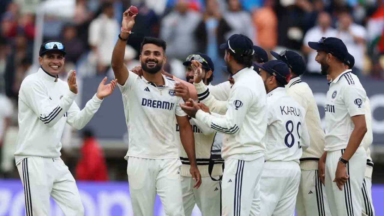 இங்கிலாந்தை வீழ்த்தி இந்தியா அபார வெற்றி
