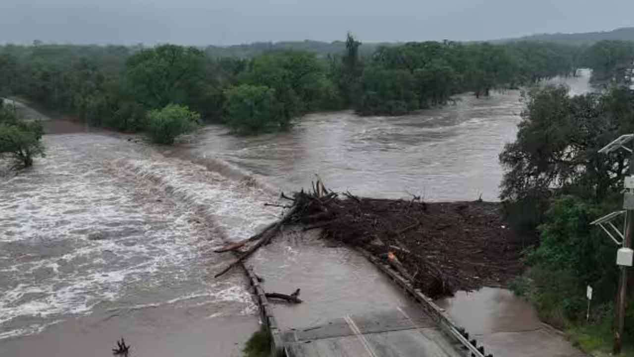 டெக்சாஸில் வரலாறு காணாத வெள்ளம் - பலி எண்ணிக்கை 82ஆக உயர்வு