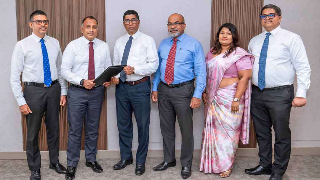 நிர்மாணத்துறை இயந்திரங்கள் மற்றும் சாதனங்களுக்கு விசேட சலுகைகளை வழங்கும் கொமர்ஷல் வங்கி மற்றும் செனோக் நிறுவனம்