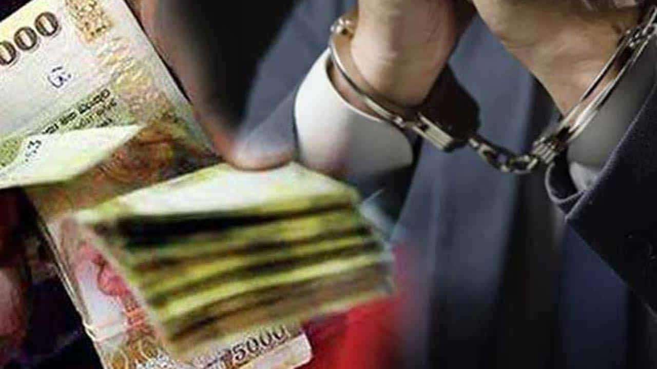 உள்நாட்டு இறைவரித் திணைக்கள அதிகாரி ஒருவர் கைது