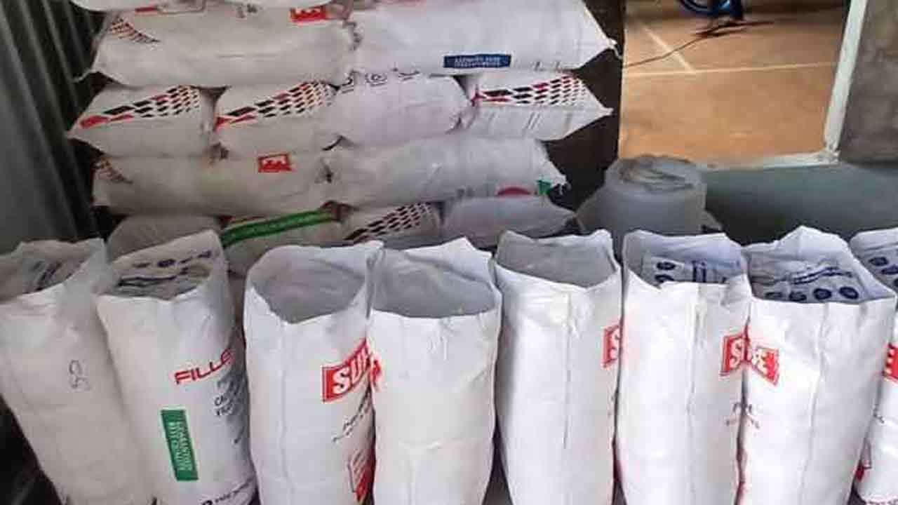 திடீர் சோதனையில் சிக்கிய 2,210 கிலோ சட்டவிரோத லன்ச் ஷீட்கள்