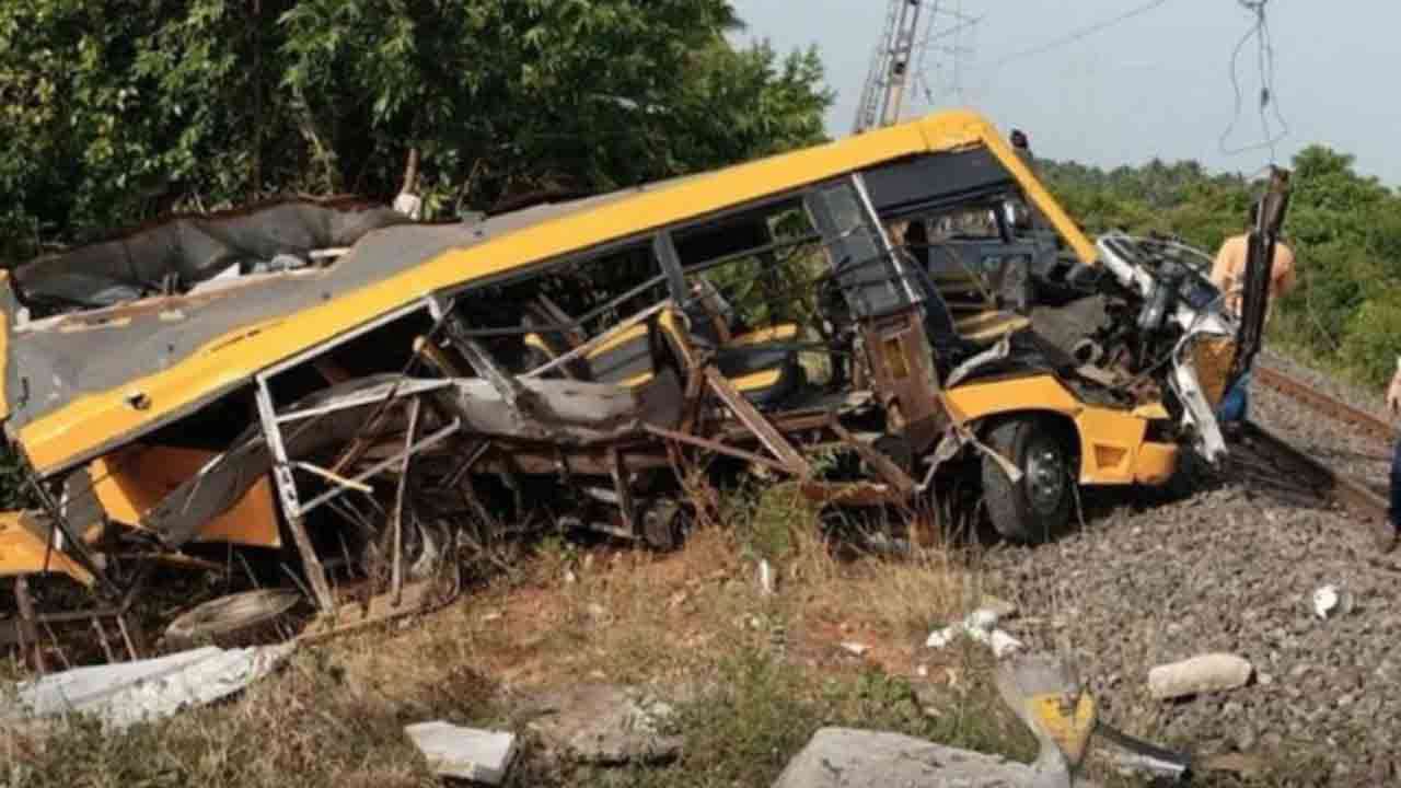 இன்று காலை தமிழ்நாட்டை உலுக்கிய கோர விபத்து