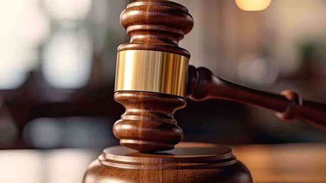 ஜொன்ஸ்டனின் ஹோட்டலைத் தாக்கியவர்களுக்கு ஒத்திவைக்கப்பட்ட சிறைத்தண்டனை