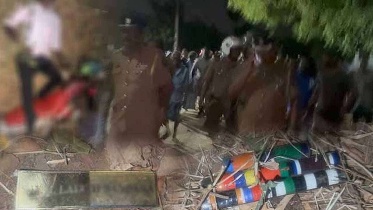 வவுனியாவில் பொலிஸாருக்கு எதிராக போராட்டத்தில் ஈடுபட்ட பொதுமக்கள்