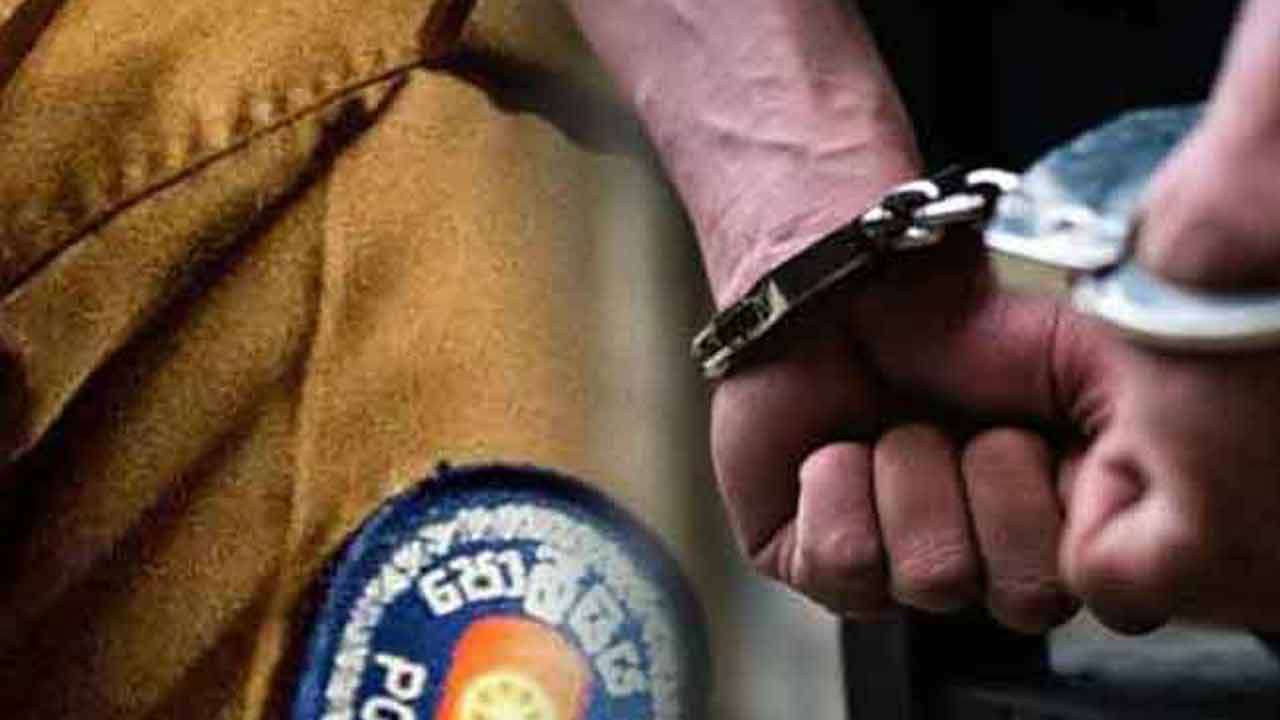பொலிஸ் கான்ஸ்டபிள் ஒருவர் கைது