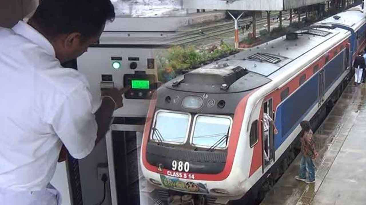 மின் தடையால் இருளில் மூழ்கி வரும் ஹட்டன் ரயில் நிலையம்