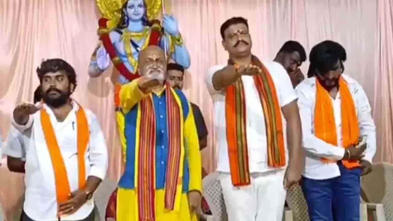 குழந்தை பெற்றால் ரூபா 2 லட்சம் வழங்கப்படும்
