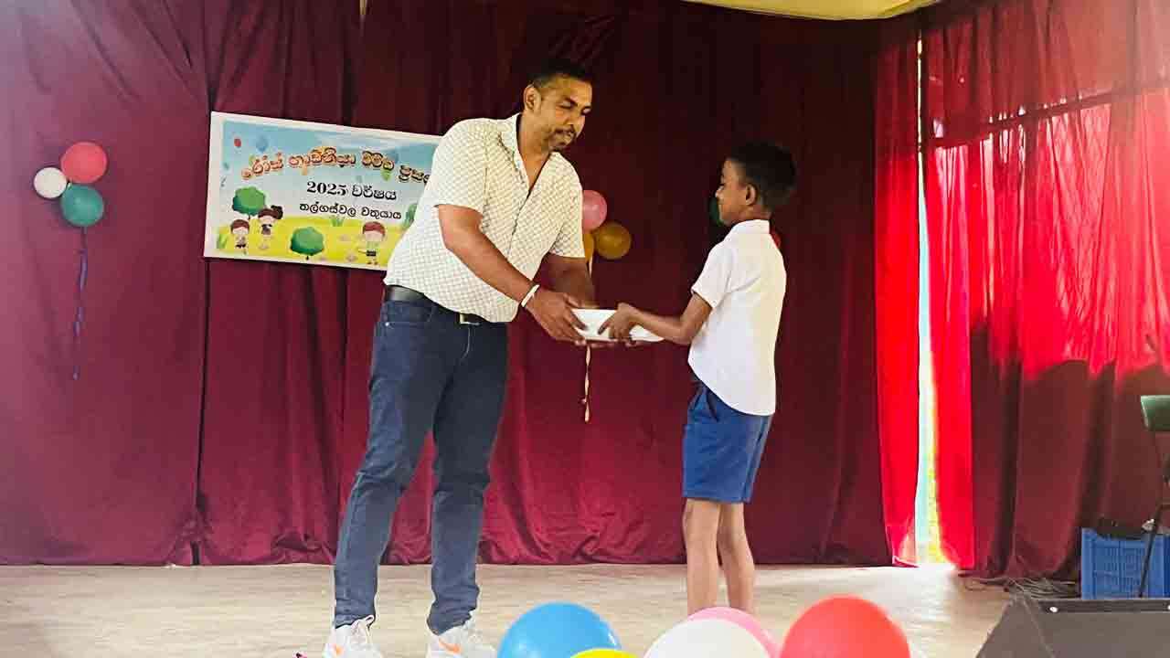 குழந்தைகளின் ஒளிமயமான எதிர்காலத்திற்காக புலமைப் பரிசில்களை வழங்கும் பிராந்திய பெருந்தோட்ட கம்பனிகள்