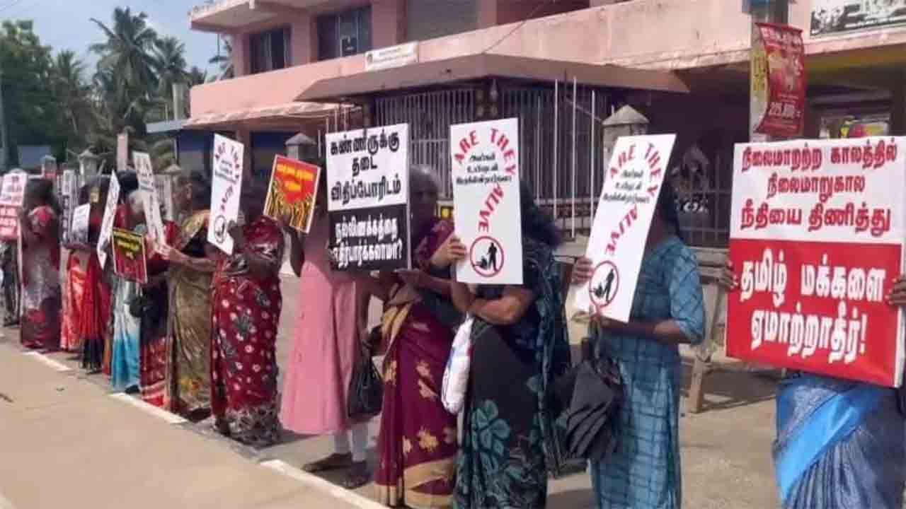 சர்வதேச நீதிப் பொறிமுறையை வலியுறுத்தி அம்பாறையில் கவனயீர்ப்பு போராட்டம்