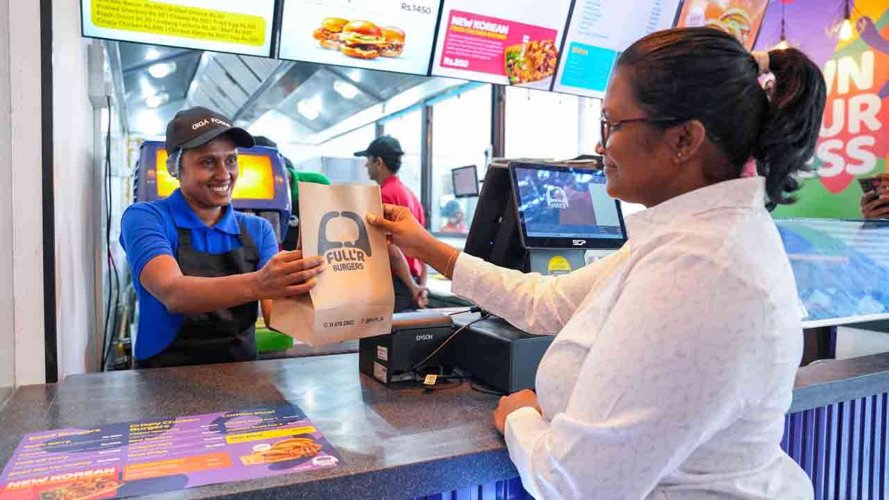 புதுப்பொலிவுடனும், மேம்பட்ட உணவு விருந்து அனுபவத்துடனும் Crescat Boulevard ல் மீண்டும் Full’r Burgers திறந்து வைக்கப்பட்டுள்ளது