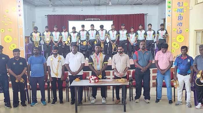 வடமாகாண அணி வீரர்களுக்கு கிளிநொச்சியில் அமோக வரவேற்பு!