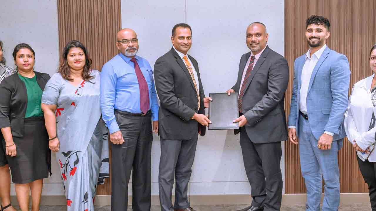 மாணவர்களுக்கு நியாயமான கட்டணங்களில் கல்விக் கடன்களை வழங்க கொமர்ஷல் வங்கி AusAsia Education உடன் பங்குடைமை