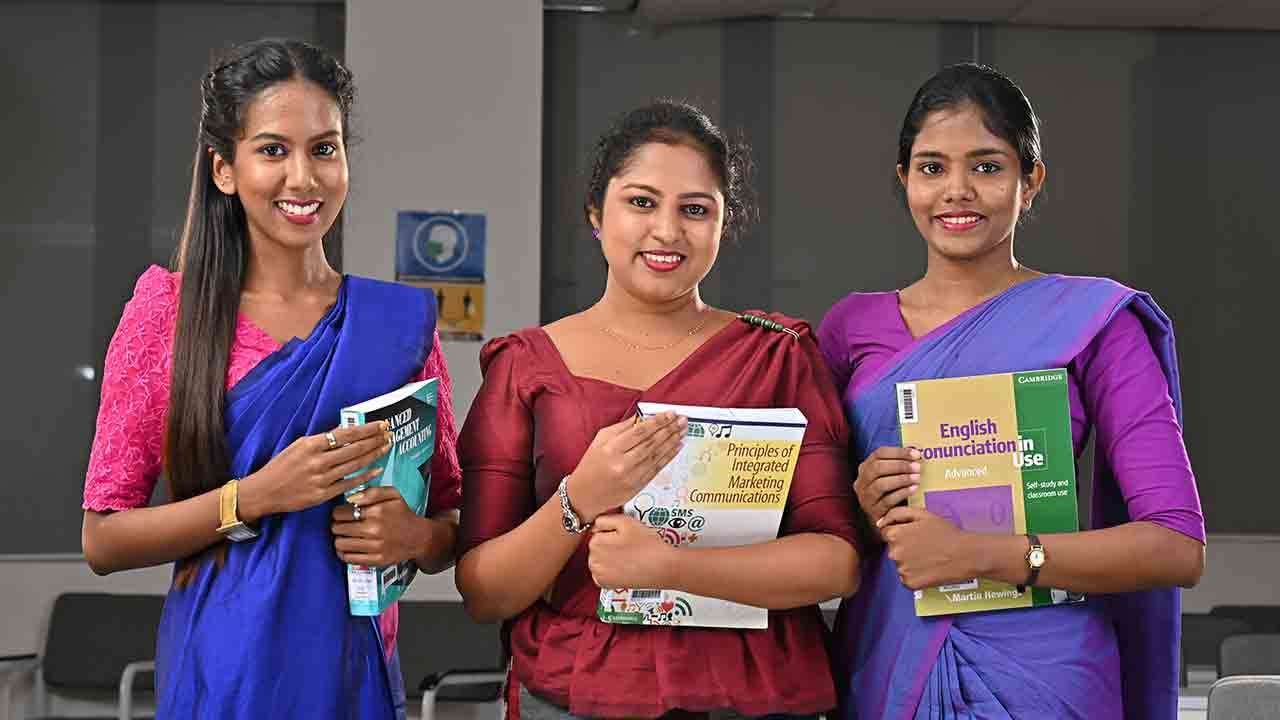 மாணவர்களின் மொழியியல் மற்றும் தொடர்பாடல் திறன்களை விருத்தி செய்வதை நோக்காகக் கொண்டு அறிமுகப்படுத்தியுள்ள SLIIT புதிய ஆங்கிலக் கல்வி இளங்கலைமானிப் பட்டம்