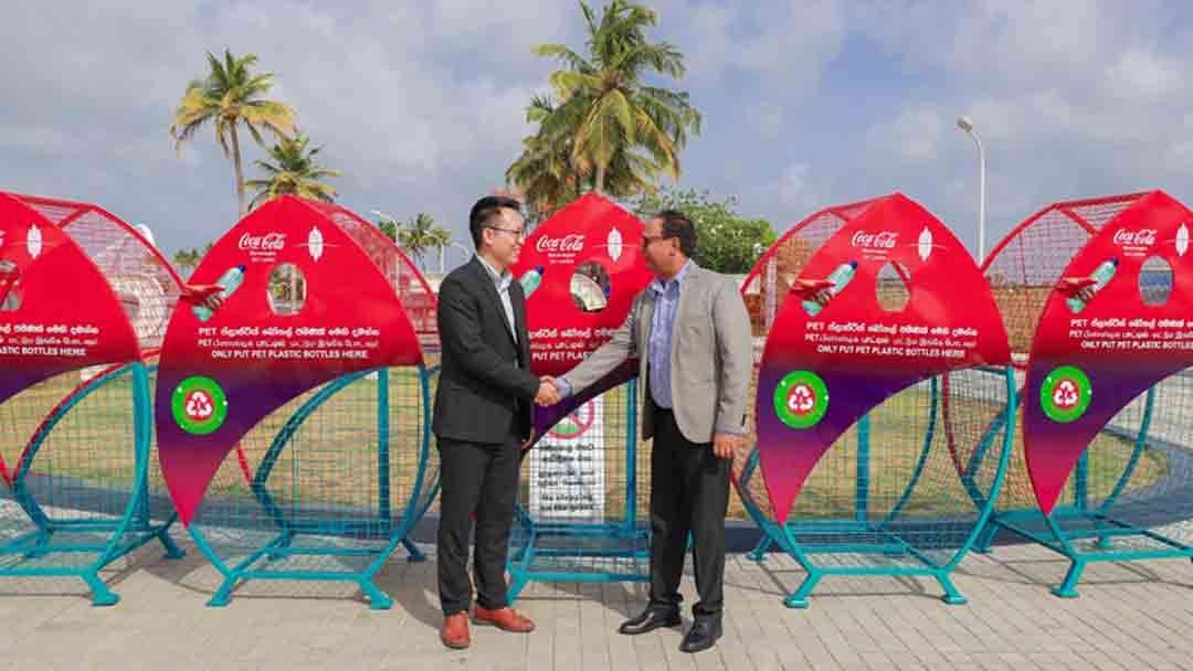 சுற்றுச்சூழல் பாதுகாப்பிற்கான “Adopt a Bin” திட்டத்தை விரிவுபடுத்த கொழும்பு துறைமுக நகரத்துடன் கைகோரக்கும் Coca-Cola