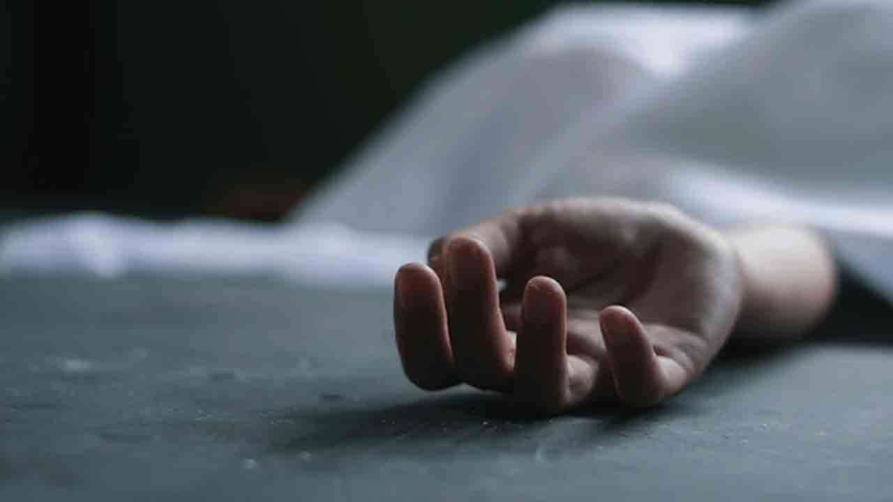 வீட்டின் கூரையில் இருந்து இளைஞர் கீழே விழுந்து உயிரிழப்பு!