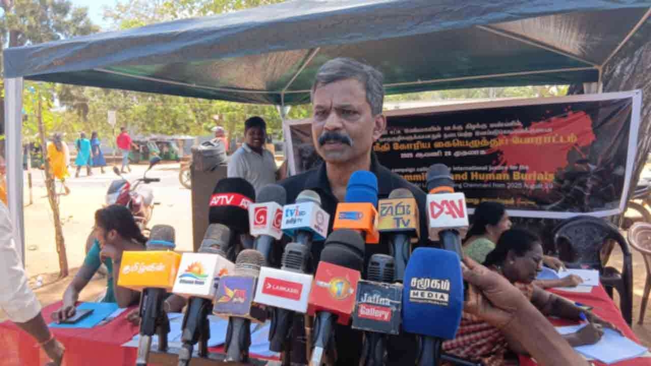 கிளிநொச்சியில் இனப்படுகொலைக்கு நீதி கோரி கையெழுத்து போராட்டம்