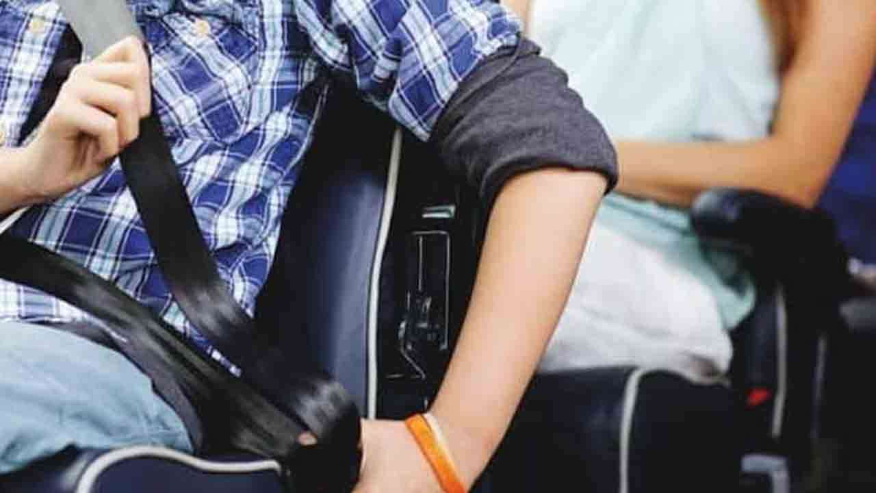 அதிவேக நெடுஞ்சாலை பேருந்துகளின் பயணிகளுக்கும் ஆசனப்பட்டி கட்டாயம்