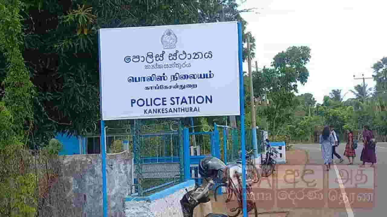 இலஞ்சம் பெற முயன்ற மதுவரித் திணைக்கள  அதிகாரிகள் கைது 