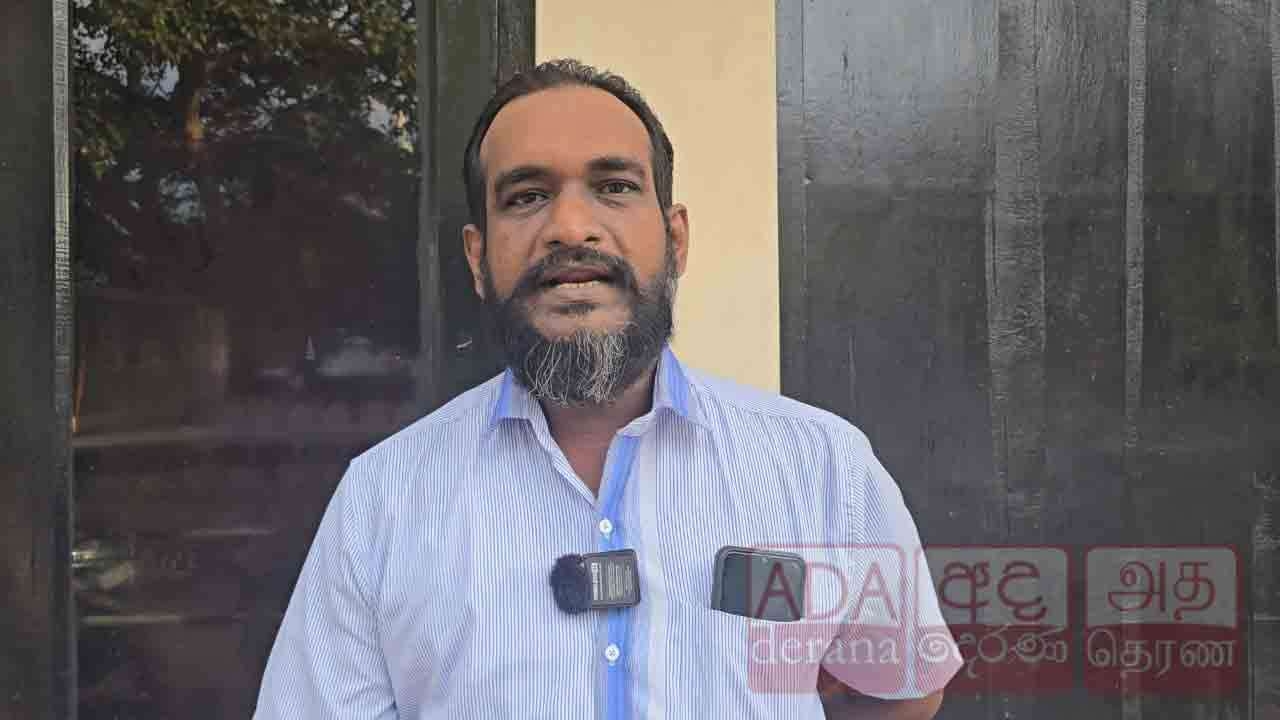 மண்டைதீவில் இரண்டு மனிதப் புதைகுழிகள் உள்ளன