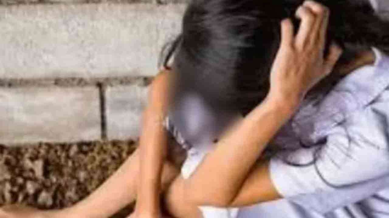 குழந்தையைப் பெற்றெடுத்த 9 ஆம் வகுப்பு மாணவி