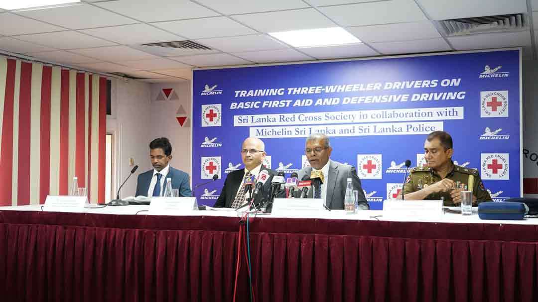 முச்சக்கர வண்டி சாரதிகளுக்கு முதலுதவி, பாதுகாப்பாக வாகனம் ஓட்டுதல் தொடர்பான பயிற்சி