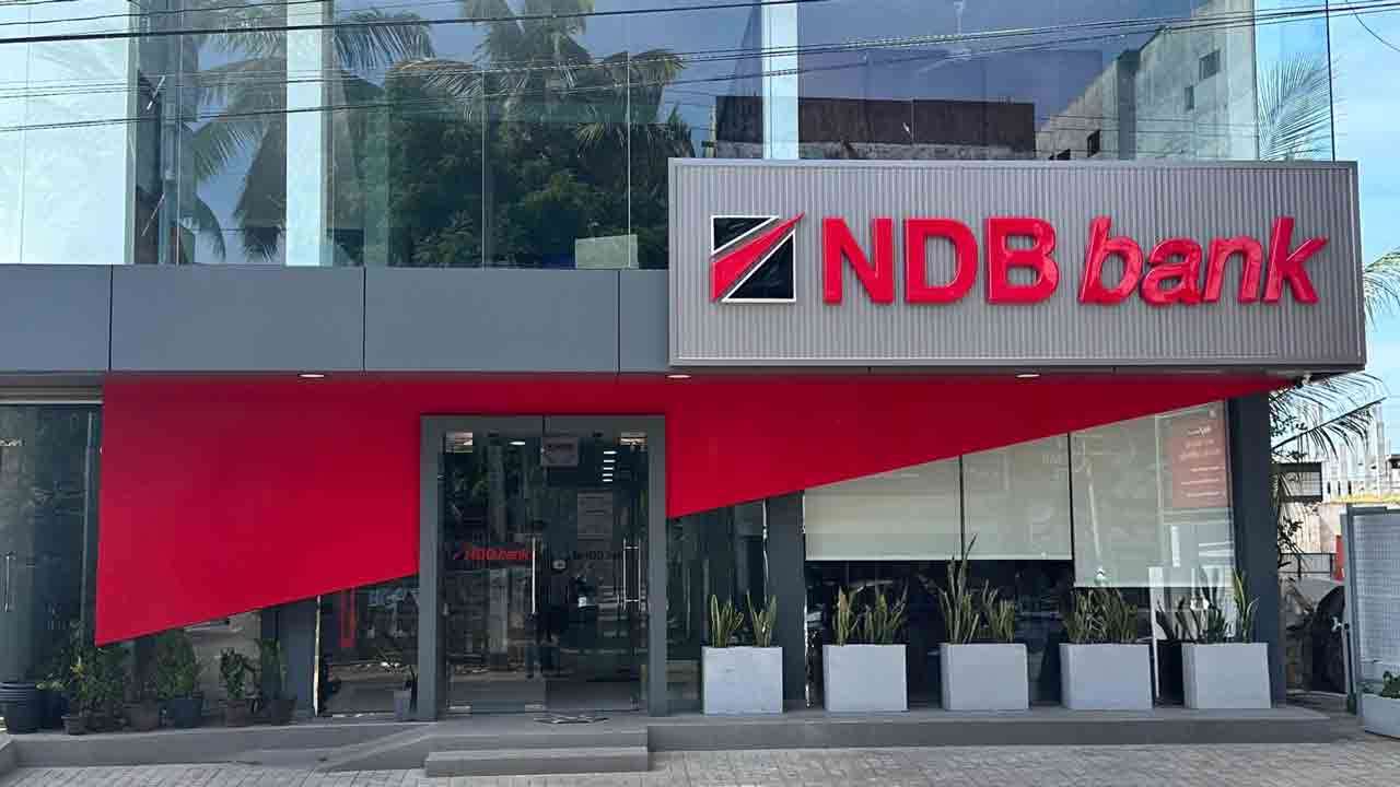 வாடிக்கையாளர் அனுபவத்தை மேம்படுத்த NDB வங்கி அக்கரைப்பற்று கிளையை புதிய இடத்தில ஆரம்பித்துள்ளது