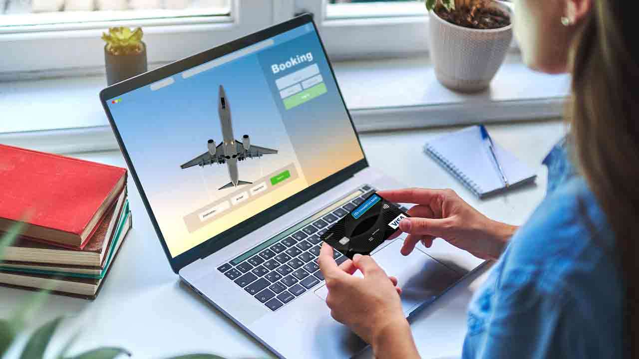 கொமர்ஷல் வங்கியும் Visaவும் இணைந்து உலகளாவிய ரீதியில் அட்டை மூலம் கொடுப்பனவு செய்பவர்களுக்கு ஆடம்பரச் சுற்றுலாக்களை வெகுமதியாக வழங்கவுள்ளன